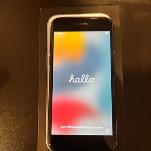 Apple iPhone 7 128 GB in Jet
Black